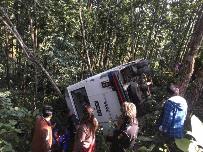  बकैयामा बस दुर्घटना हुँदा २२ जना घाइते 